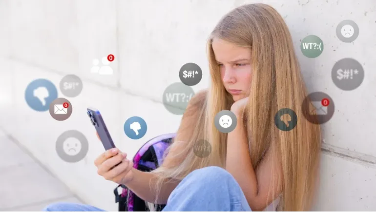 How Social Media Fuels Teen Anxiety